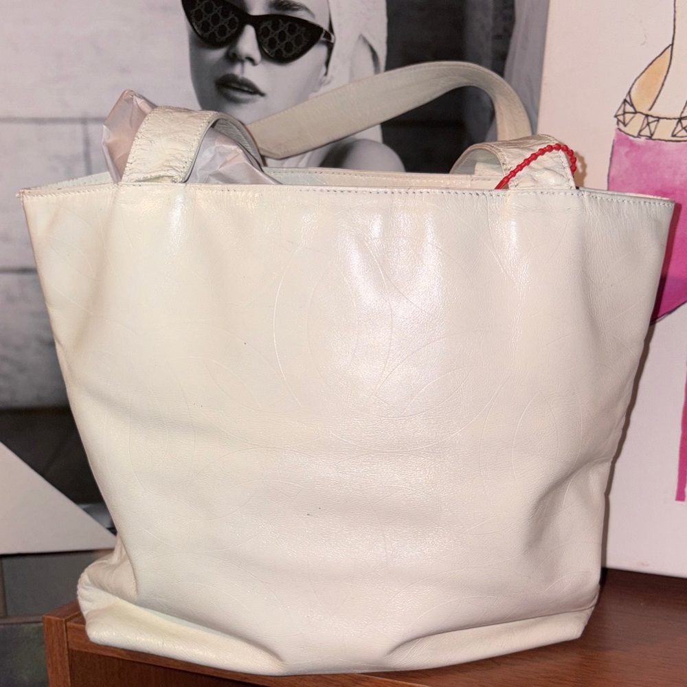 Chanel leather White Women's Tote Bag - Picture 3 of 16